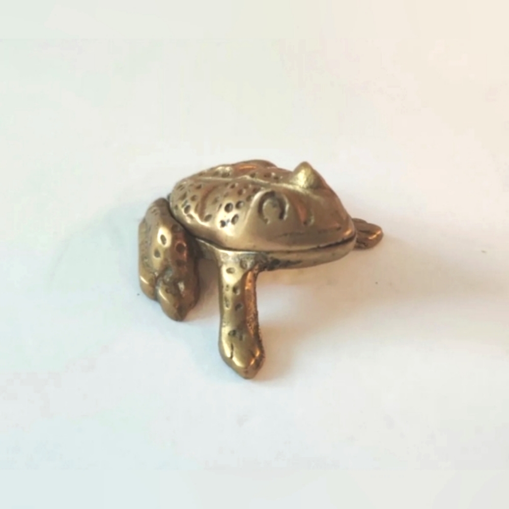 Vintage Brass Frog Trinket Box Opens to put items inside